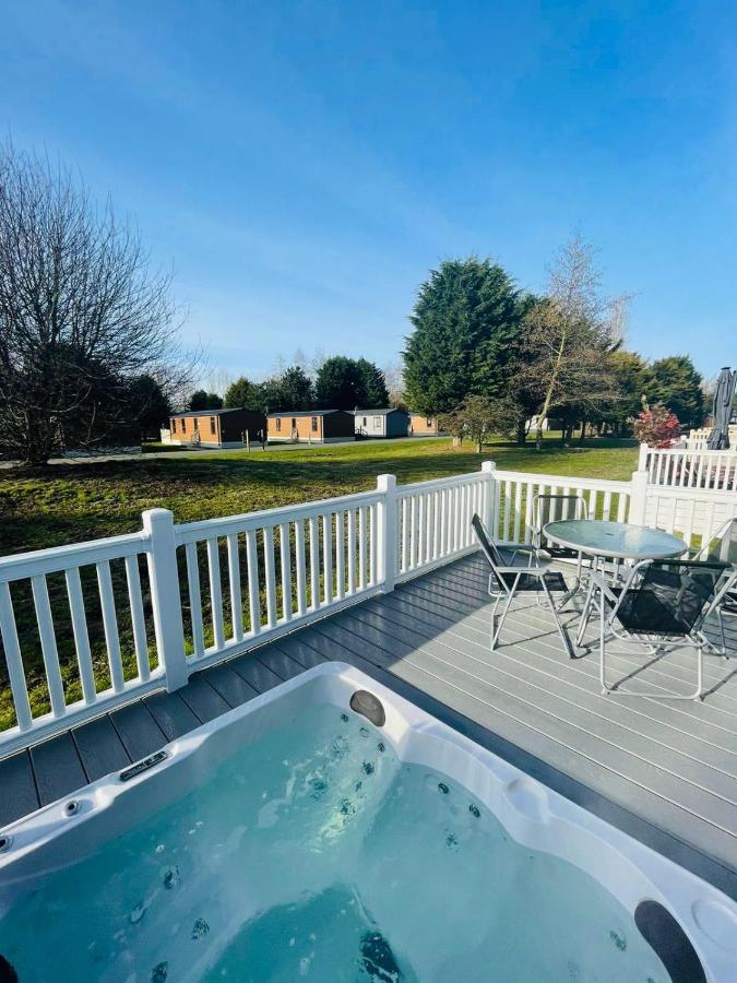 Brians Lodge With Hot Tub Поклінґтон Екстер'єр фото
